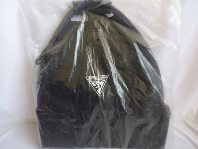Seattle Sports Helix Mesh Duffle Bag portable Changing Station Wet Gear Storage New and Bagged