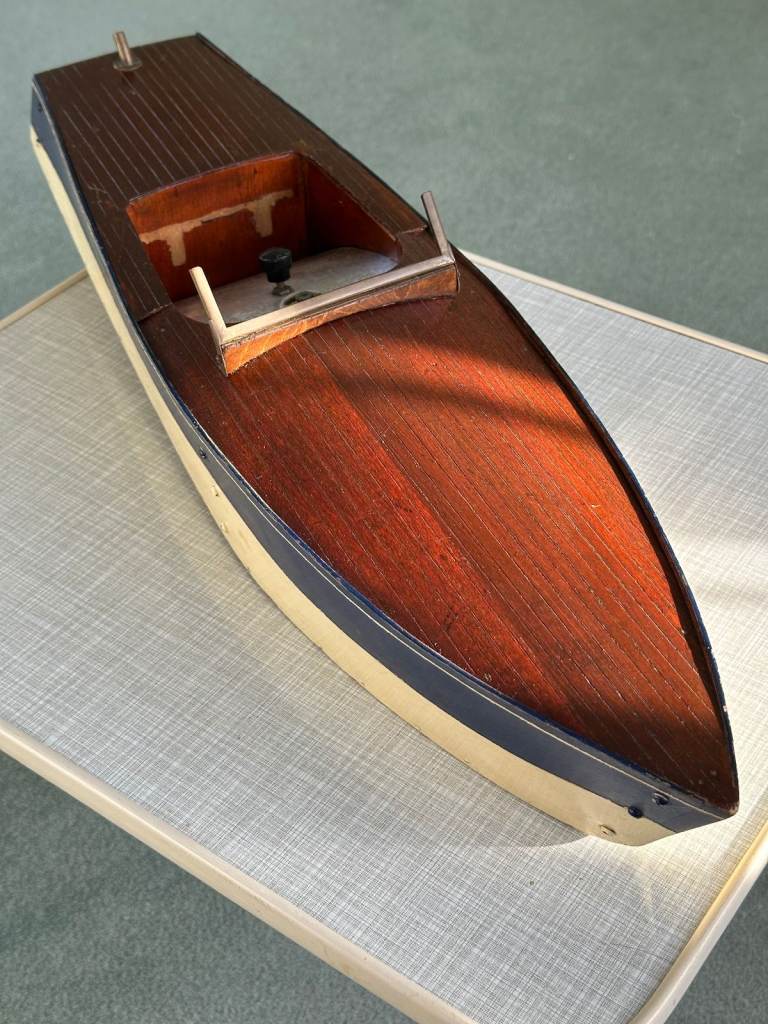 BASSETT- LOWKE MODEL RIVA STYLE WOODEN BOAT - EXTREMELY RARE - REQUIRES RESTORATION