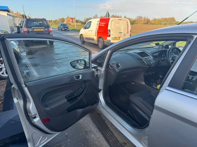 FORD FIESTA 1.3 Zetec Silver Manual Petrol 2014