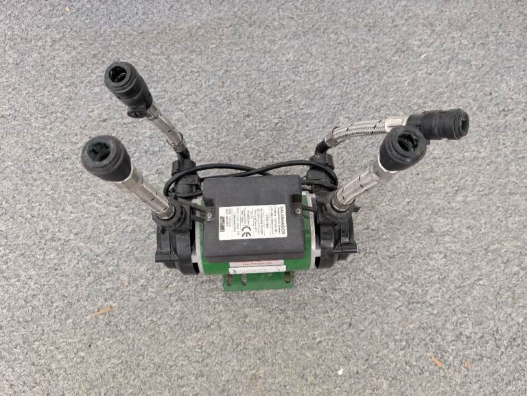 Booster Pump with connection Hoses – Good Working Order