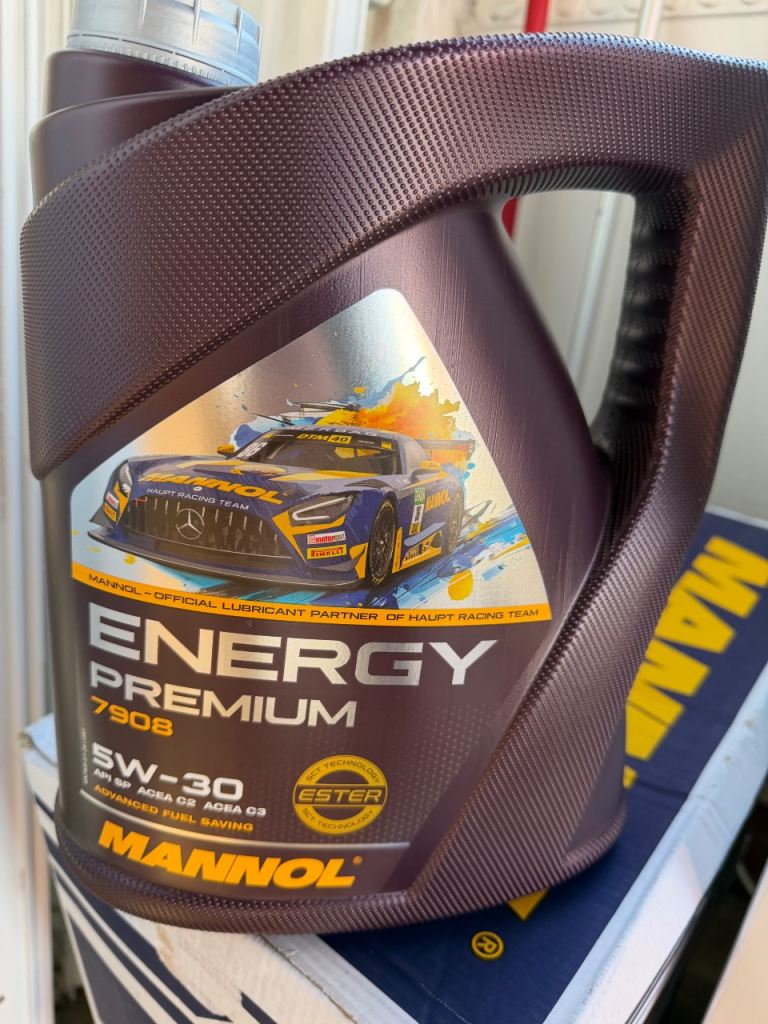 Car engine oil fully synthetic oil