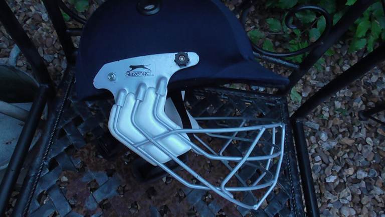 Cricket Helmet Slazenger Junior size Excellent Condition £10 Downend BS16