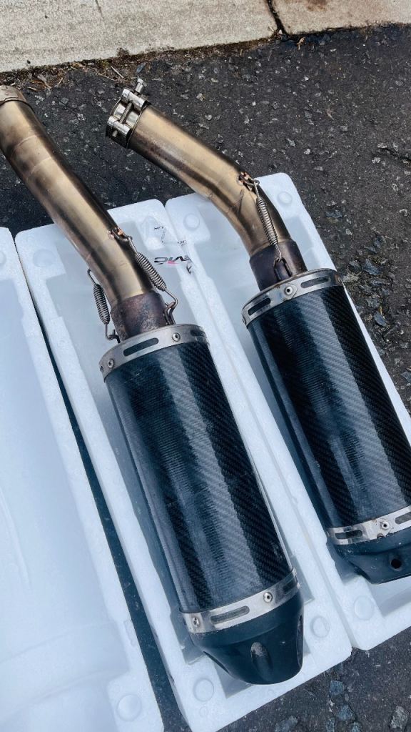 Yamaha YZF-R1 (2008) Carbon Fibre Exhaust Slip-Ons – Stunning Condition