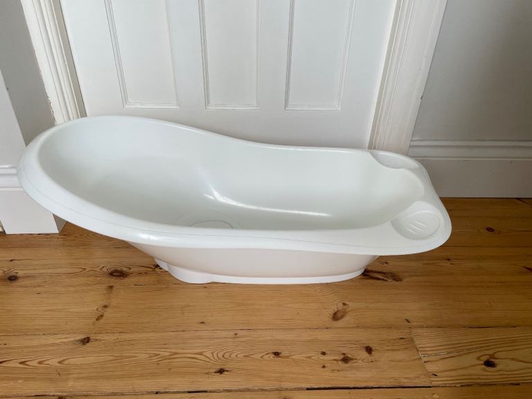 White Baby Bath Tub – Good Condition