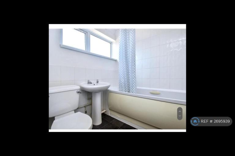 3 bedroom house in Holyrood Walk, Corby, NN18 (3 bed) (#2695939)