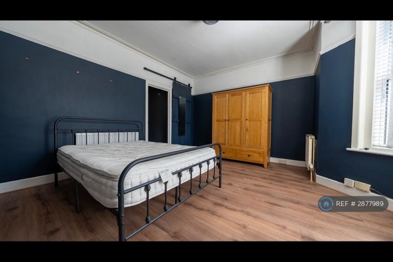 1 bedroom flat in Stewart Road, Bournemouth, BH8 (1 bed) (#2877989)