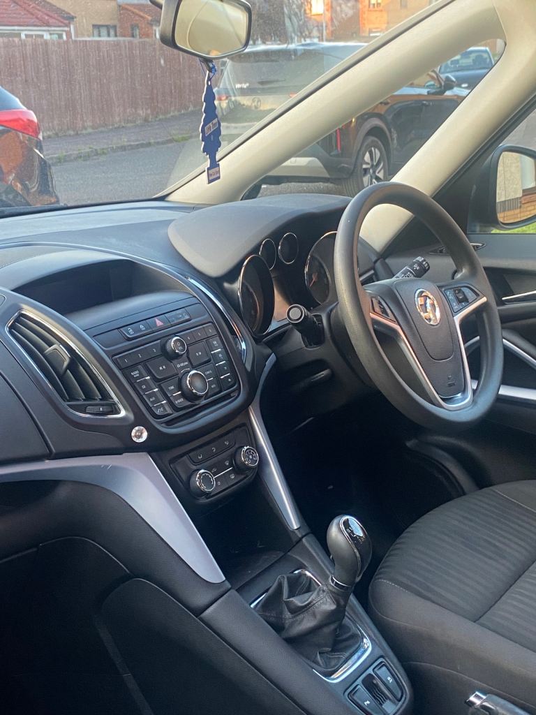 Must view very low miles 7 seater zafira in nice condition for sale
