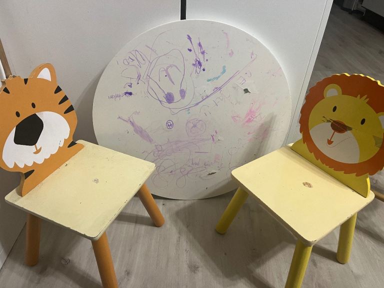 image for FREE! 2 kids chairs and round table - very used 