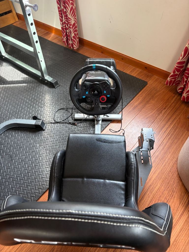 Logitech G29 Driving Force Racing Wheel & Pedals with Playseat