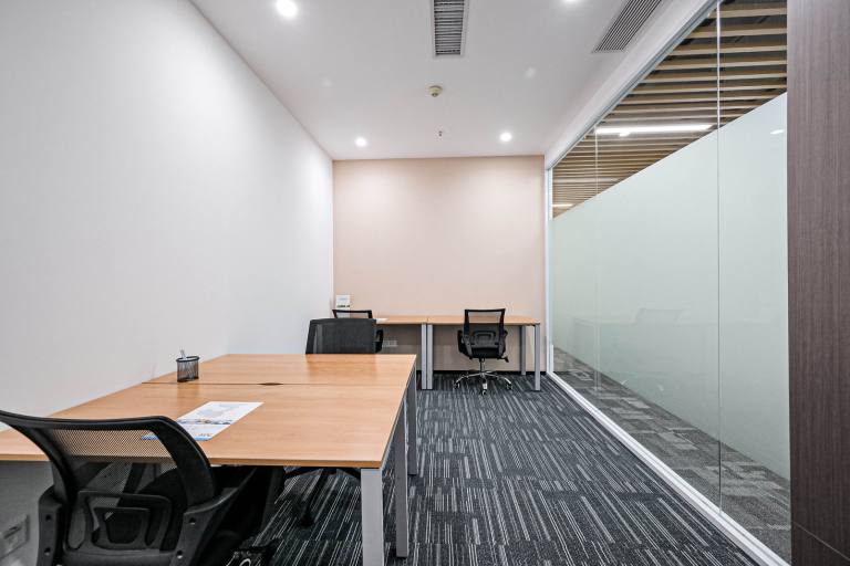 Stockport - SK3 0BY \ Office Space Designed for 3 Workstations