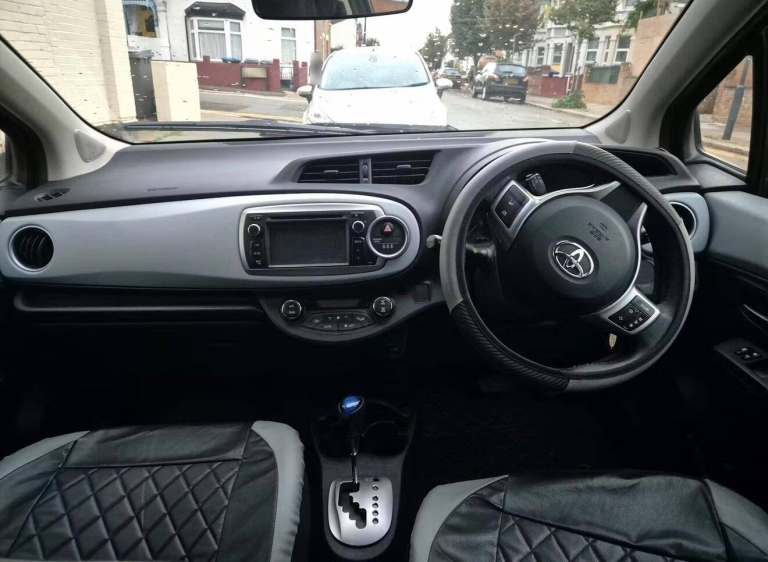 2014 Toyota Yaris 1.5 VVT-h Icon Plus CVT Euro 5 5dr HATCHBACK Petrol/Electric Hybrid Automatic