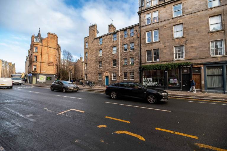  NOT HMO: Stunning, 3 bedroom, 1st floor flat in Southside – available January