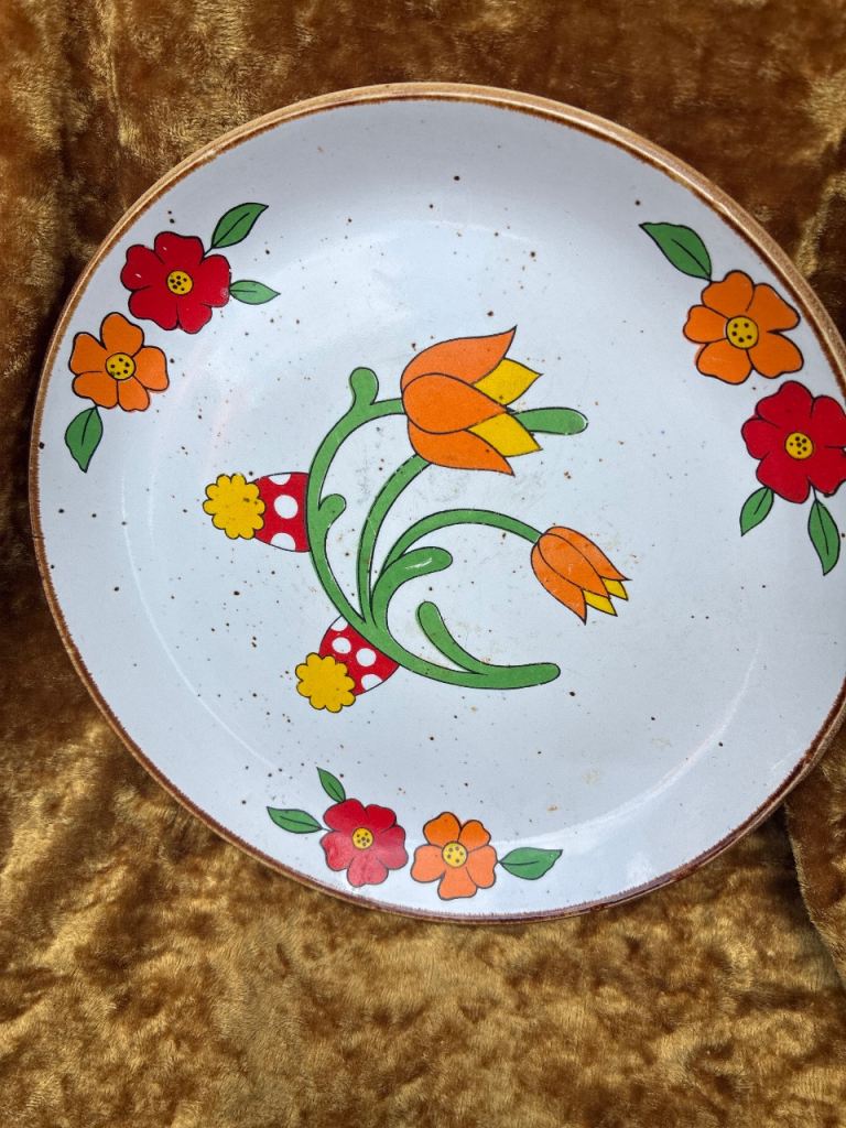 Vintage Floral Design Ceramic Plate – Good Condition