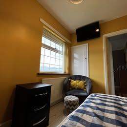 Single room in a luxury house share, all bills included!