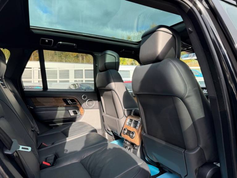 2020 70 RANGE ROVER 3.0 SD V6 VOGUE SE Diesel Auto with only 38,000 miles