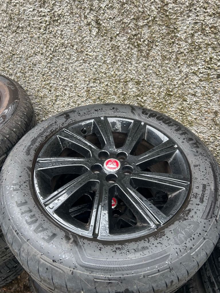 Jaguar Black + Silver Alloy Wheels 18”/19” with Great Tyres 🛞 ✨