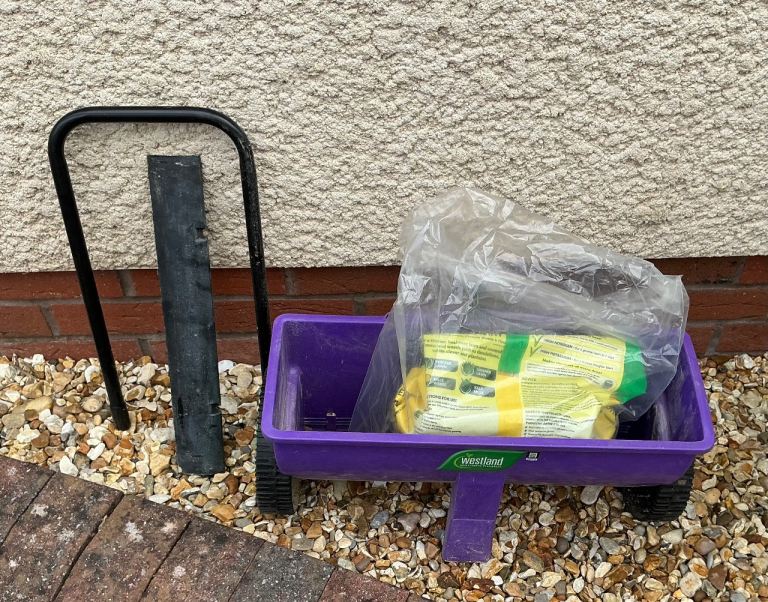Lawn Wheeled Drop Spreader