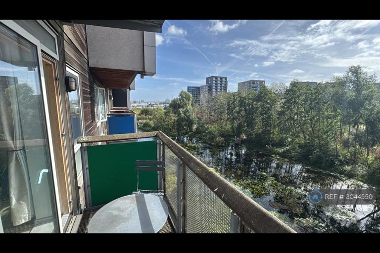 2 bedroom flat in Alamaro Lodge, London, SE10 (2 bed) (#3044550)