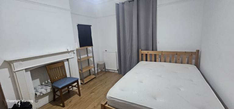 Spacious & Cosy double room for rent UB10 0JB