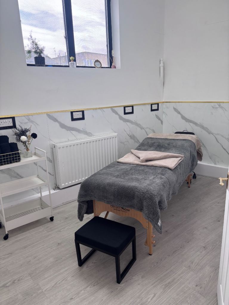 •	Modern Therapy/Beauty Room to Rent – Kingsknowe – 7 Days Available