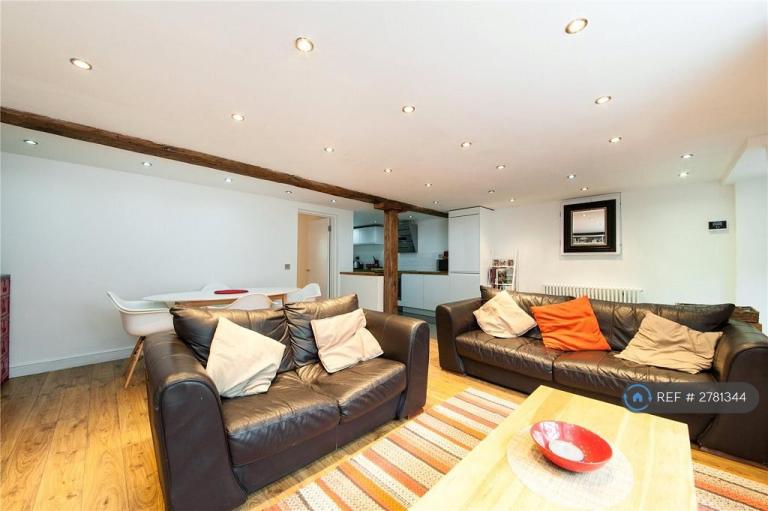 2 bedroom flat in Barnsbury Road, London, N1 (2 bed) (#2781344)