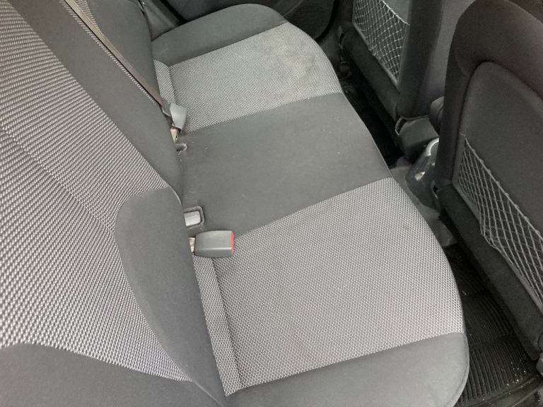 KIA RIO 1.5 2 CRDI 5 DOOR HATCHBACK £35 ROAD TAX LOW MILES