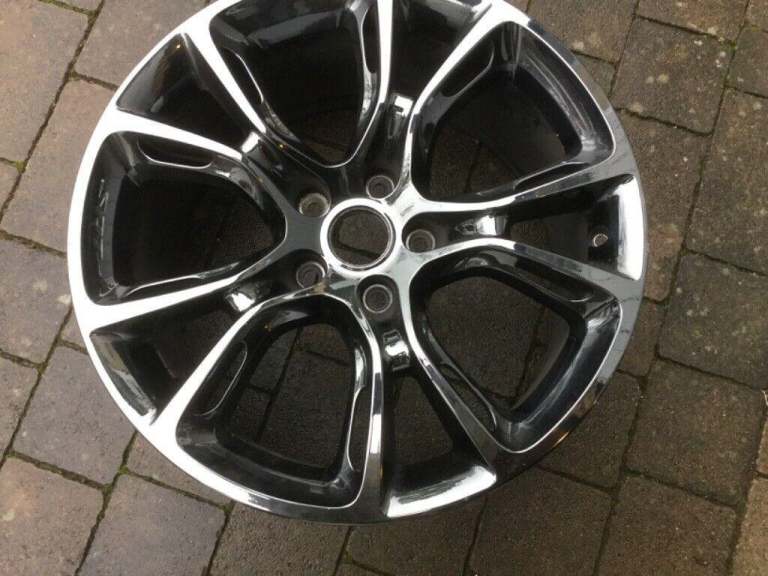Jeep Grand Cherokee SRT alloy wheel one only 