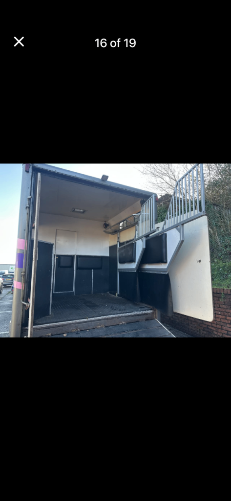Good Condition Grey Horse Trailer Partition – Fits 3 Boxes