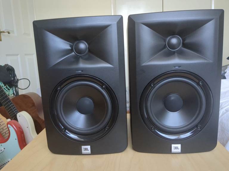 JBL LSR305 Powered Studio Monitors