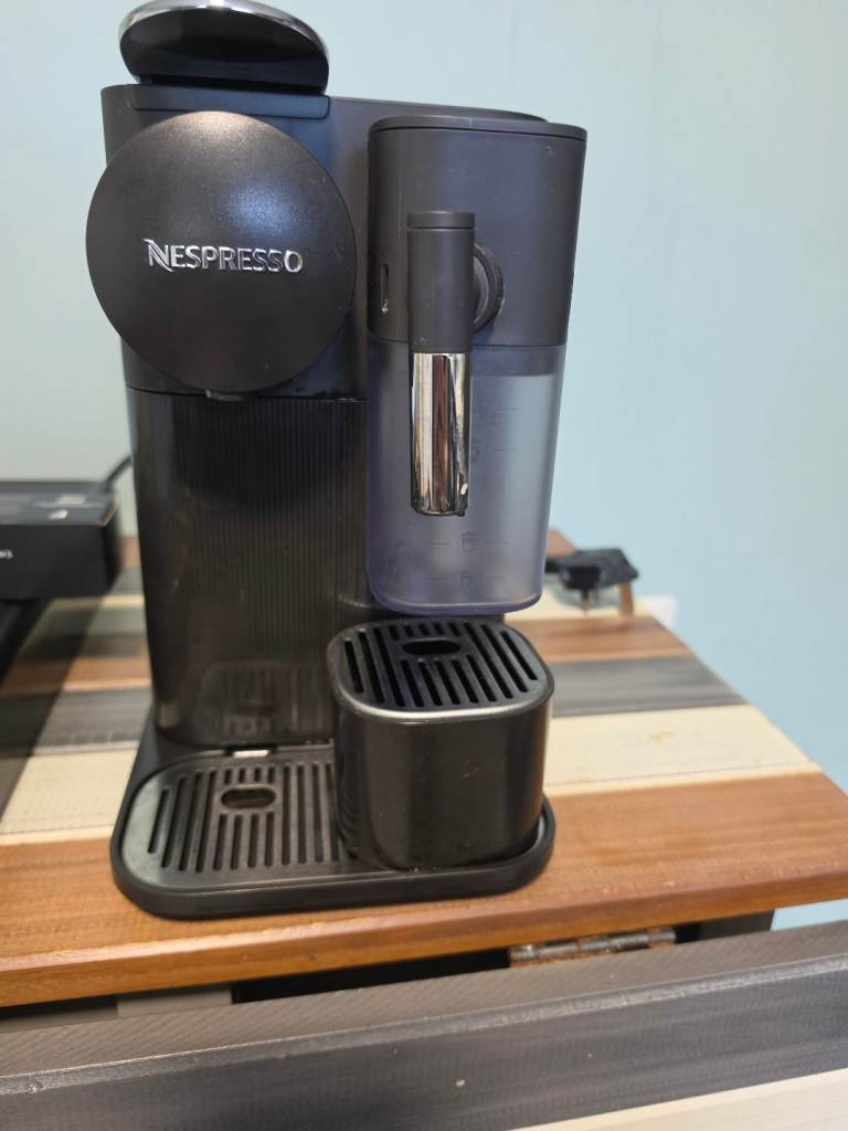 Nespresso Latissimo One  by DiLonghi 