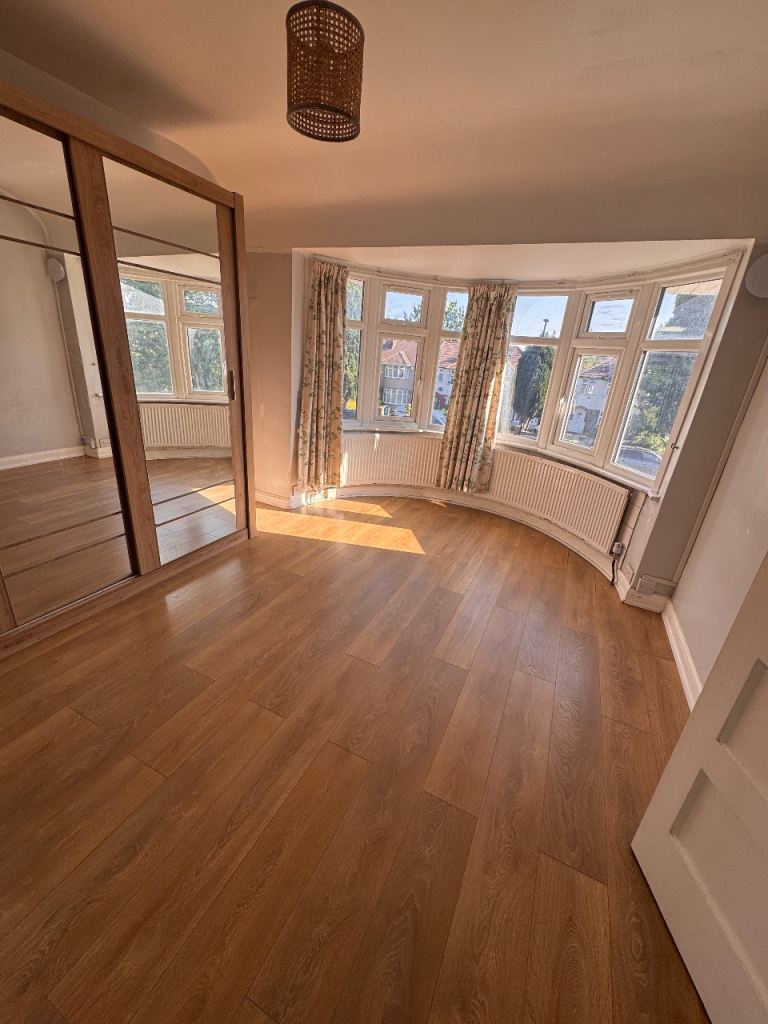 Spacious Furnished Large Master Double room- UB5