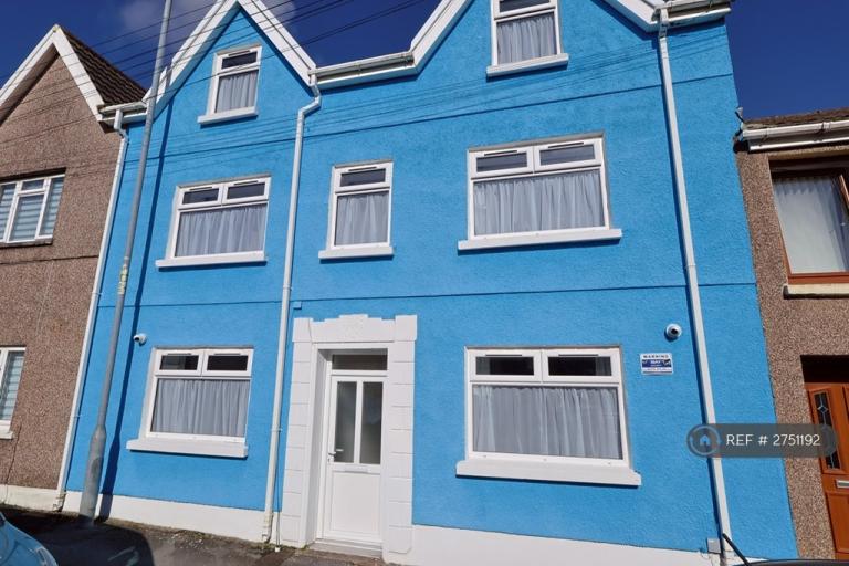 1 bedroom in New St, Burry Port, SA16 (#2751192)