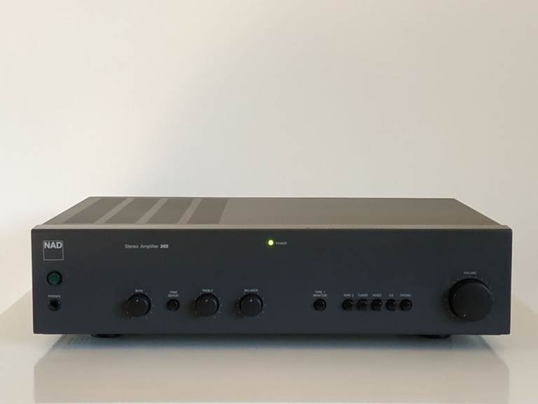 NAD 302 Integrated Amplifier 