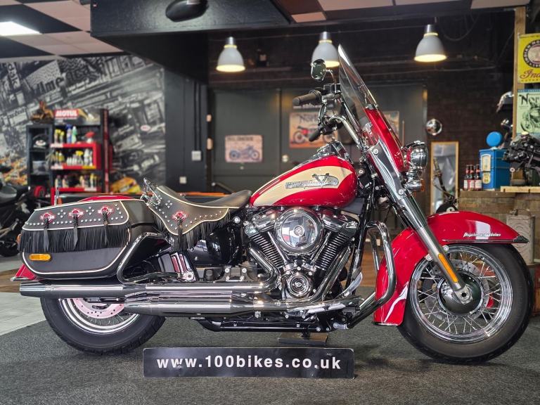 2024/74 HARLEY-DAVIDSON HYDRA GLIDE REVIVAL 1,800 MILE'S 