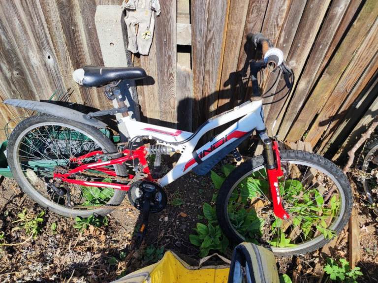 Indi Unleashed children 26" in need full TLC Junior Mountains bike