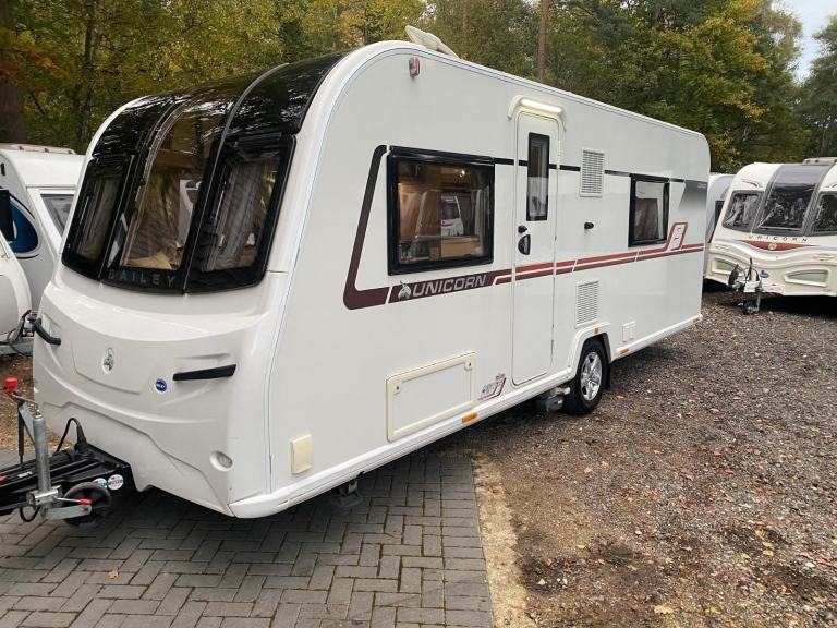 BAILEY UNICORN CADIZ - 2019 - FIXED SINGLE BEDS - 4 BERTH - MOVER - PRISTINE 