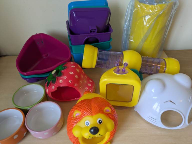 15 items Hamster toys, houses, tunnels, and accessories.