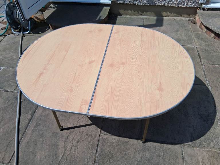 Camping/picnic table