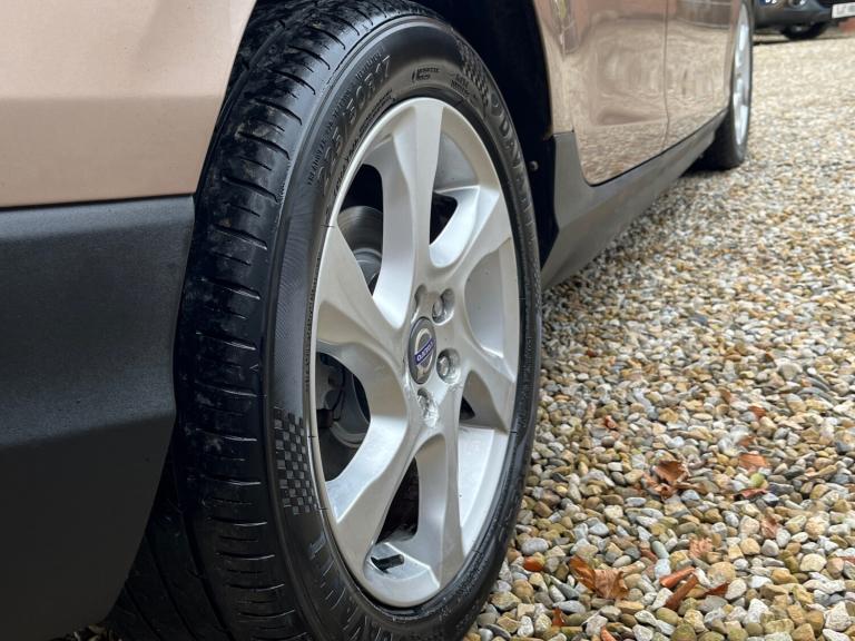 2014 Volvo V40 D2 Cross Country SE Lux 5dr **£20 Road Tax** HATCHBACK Diesel Manual