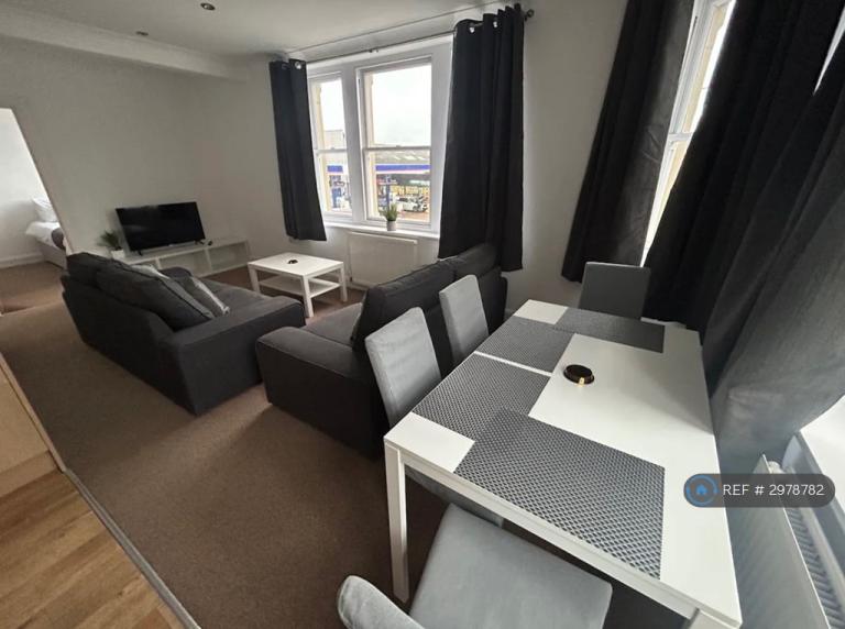 2 bedroom flat in The Broadway, Broadstairs, CT10 (2 bed) (#2978782)