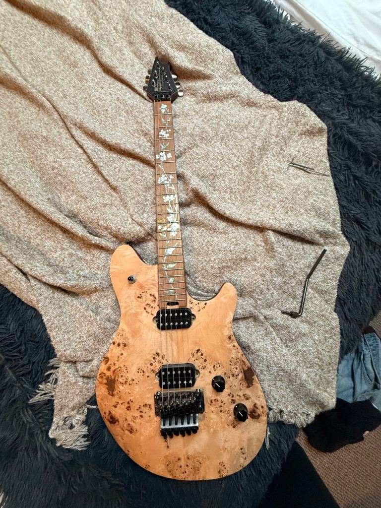 EVH Wolfgang Standard Exotic Poplar Burl, Natural + Gig Bag