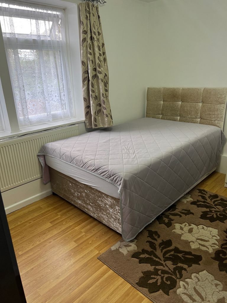 Room for rent - Female household 