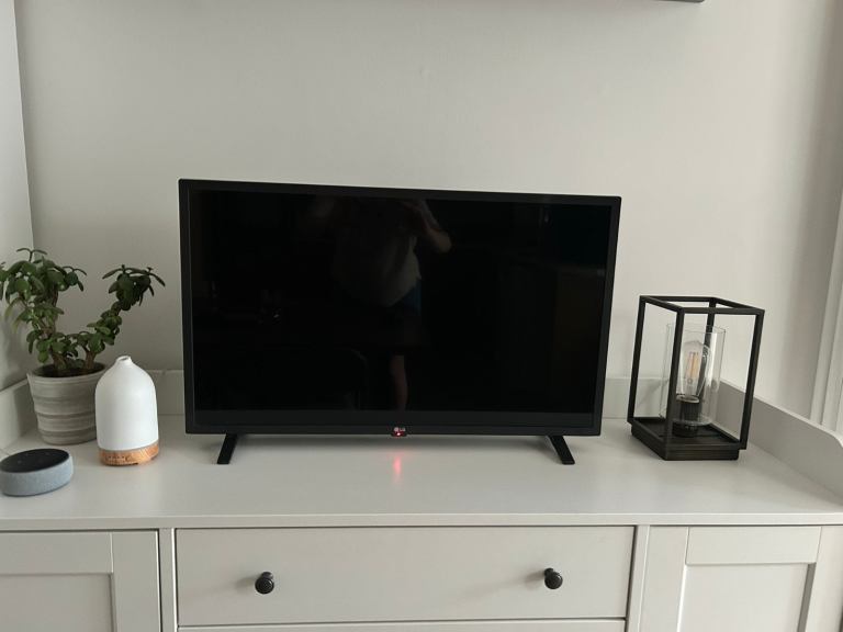 LG Smart TV with Remote – Good Condition