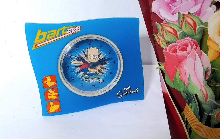 BART SIMPSON - QUARTZ ALARM CLOCK - with SKATEBOARD - 13 x 11 cm WORKING WELL