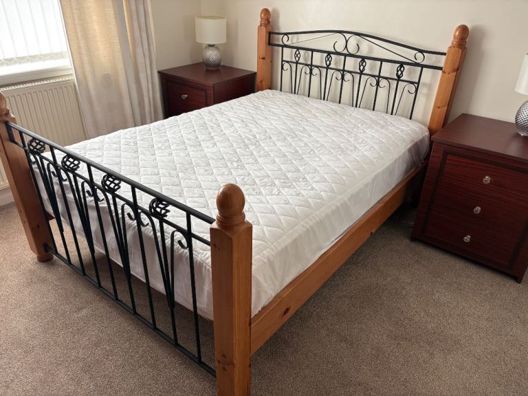 DOUBLE BED METAL/WOOD FRAME