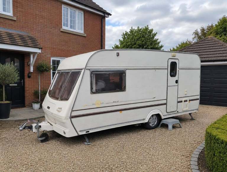 2001 Lunar Solar 462  2 Berth Caravan 