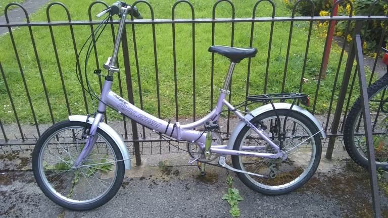Raleigh shopper folding bike,aluminium frame,20 inch wheels,6 speed shamano gears ready to go