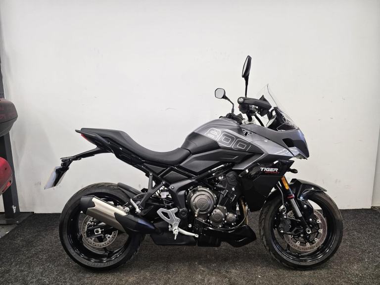 TRIUMPH TIGER 800 SPORT ** LOW MILEAGE - HEATED GRIPS - 2 KEYS **