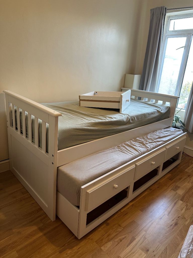 White wood trundle bed. 
