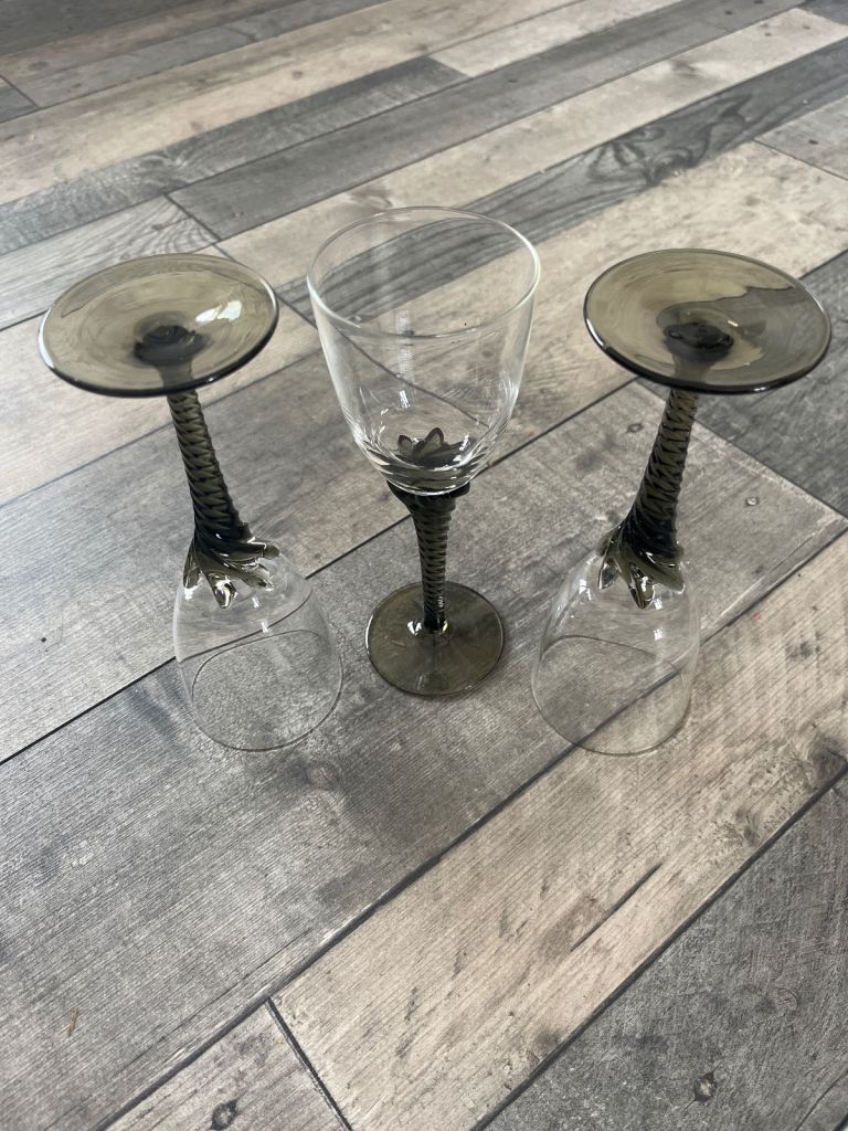 Set of 3 wine glasses smoked stem